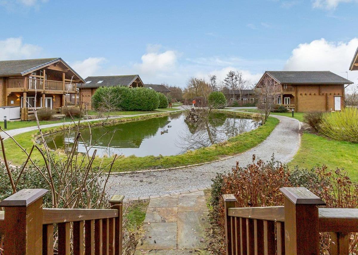 Woodland Lakes Lodges Thirsk Exterior photo