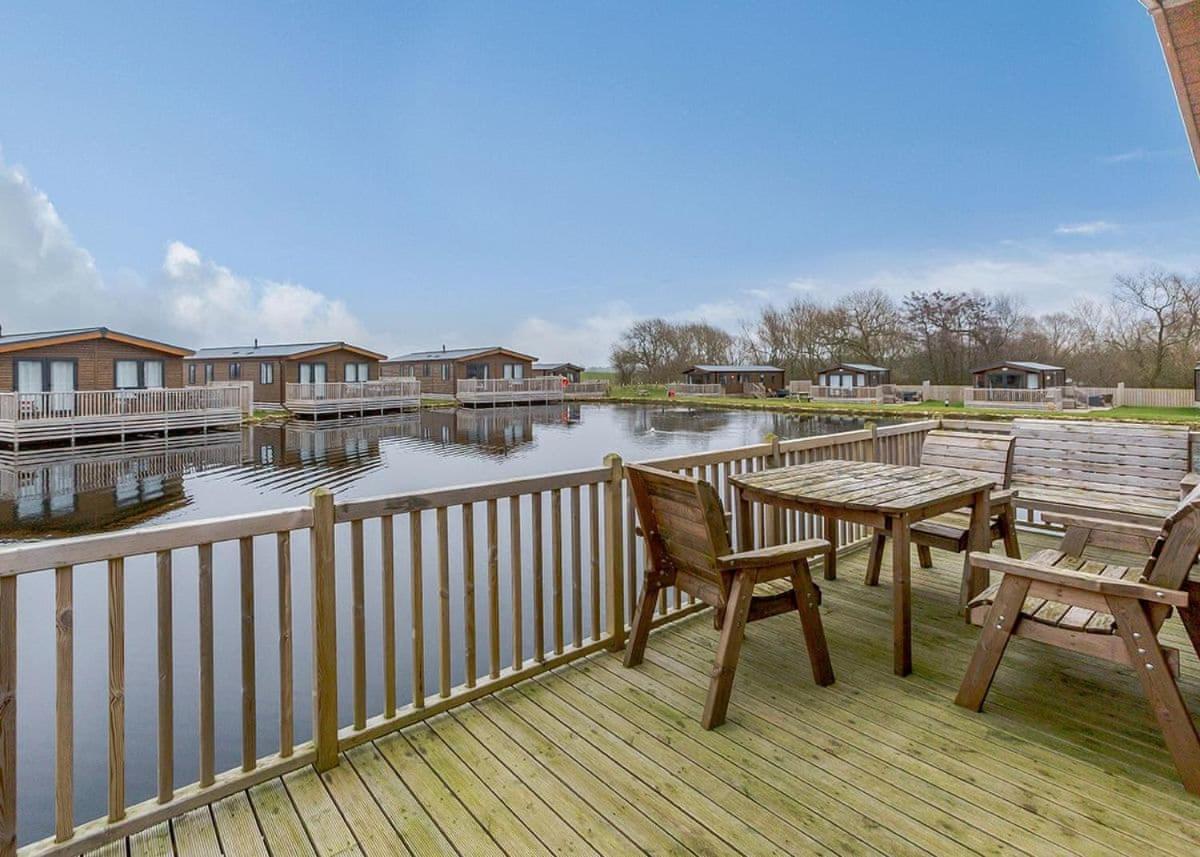 Woodland Lakes Lodges Thirsk Exterior photo