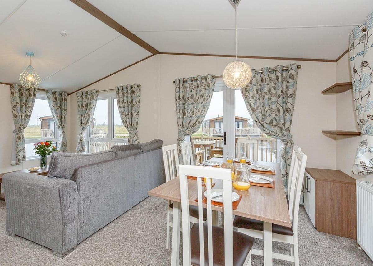 Woodland Lakes Lodges Thirsk Exterior photo