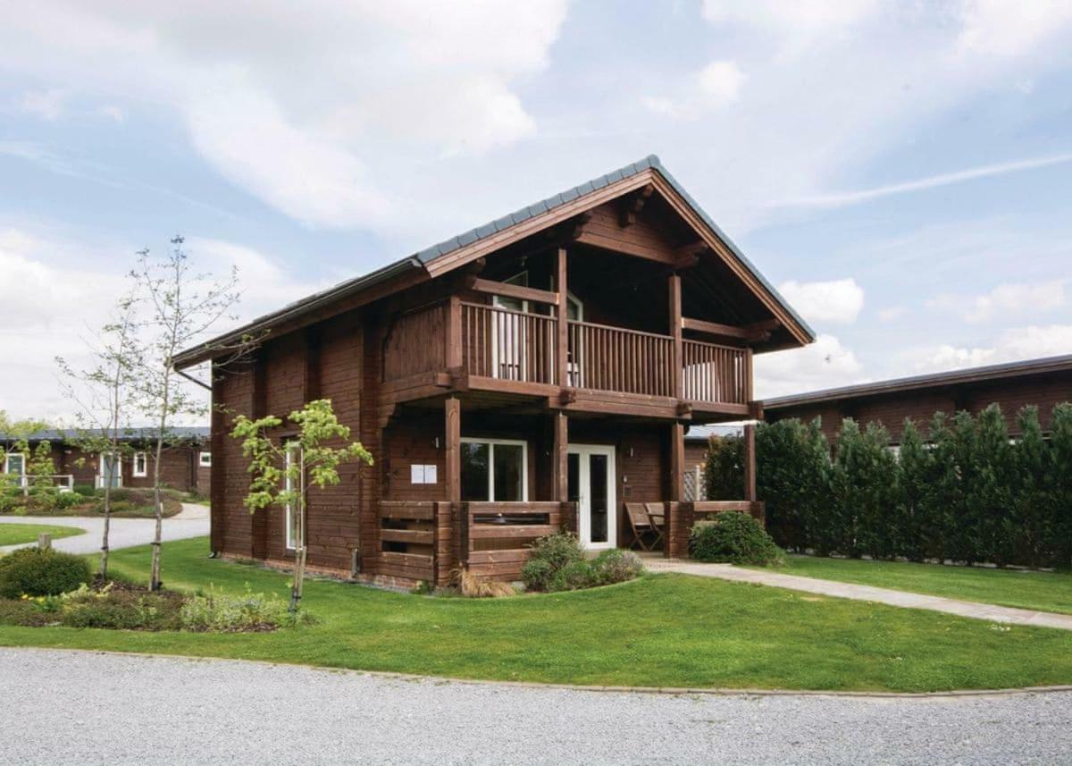 Woodland Lakes Lodges Thirsk Exterior photo